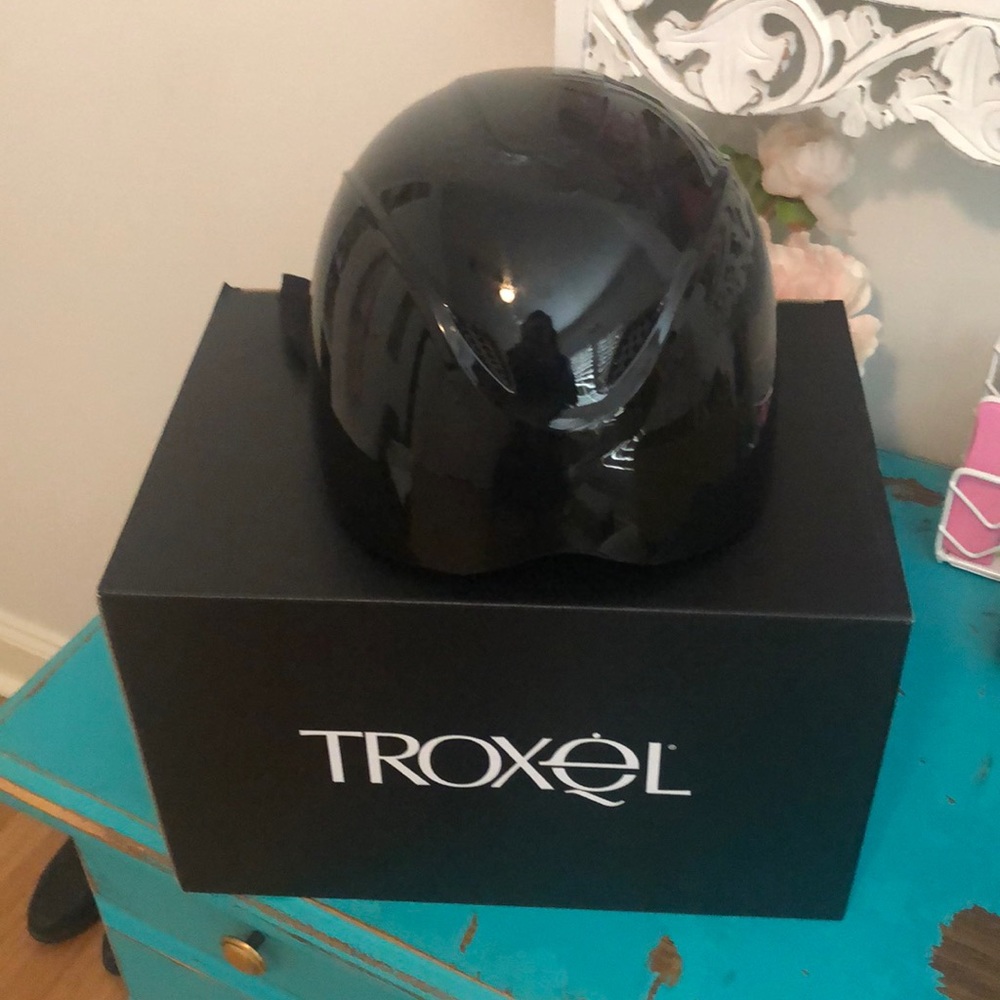 COPY - Tricked Riding Helment - Picture 4 of 6